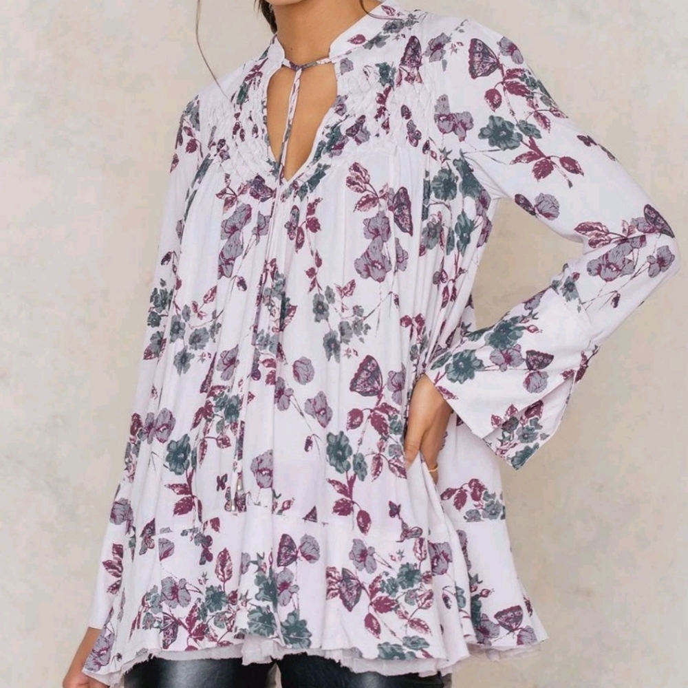 Free People Pebble Crepe So Fine Smocked Tunic Top XS Lavender‎ Floral Butterfly